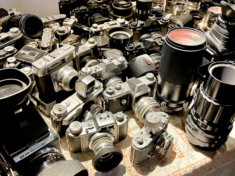 Kameraauslage am Fotoflohmarkt in der Photobastei Zürich