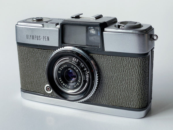 Olympus Pen (Model 3), eine Halbformatkamera