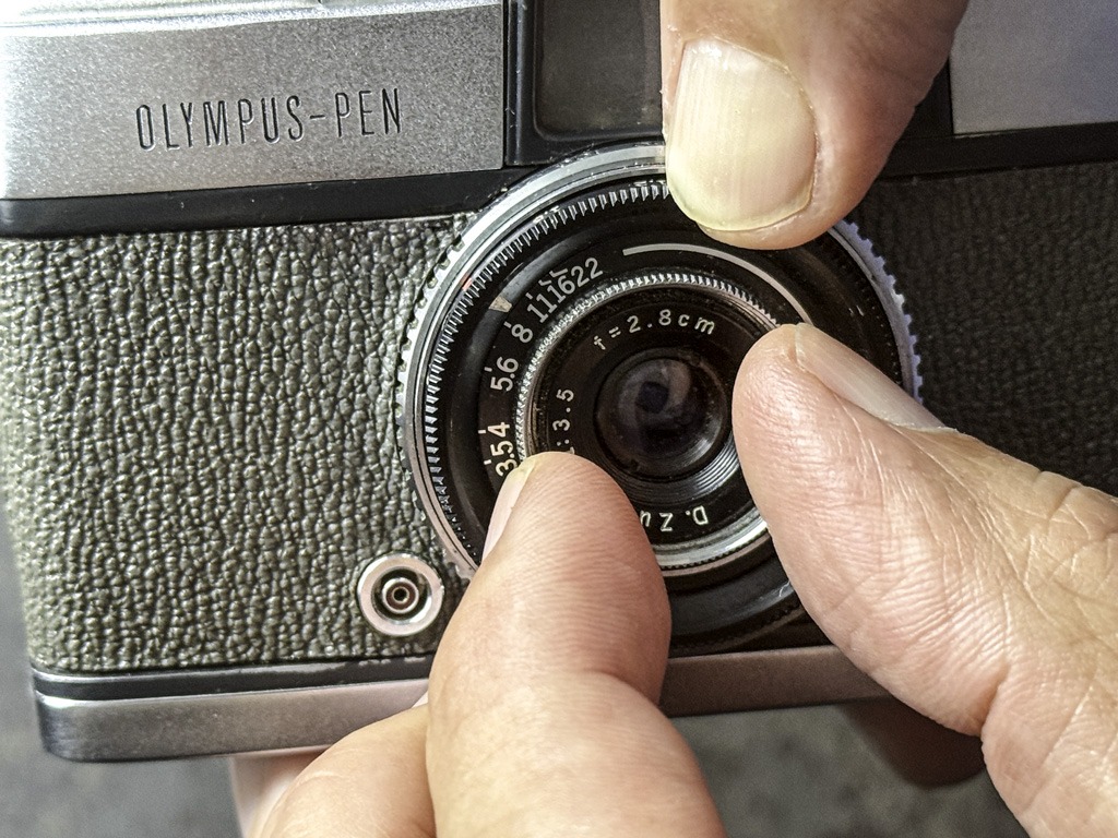 Bedienung des Blendenrings (Detailaufnahme)