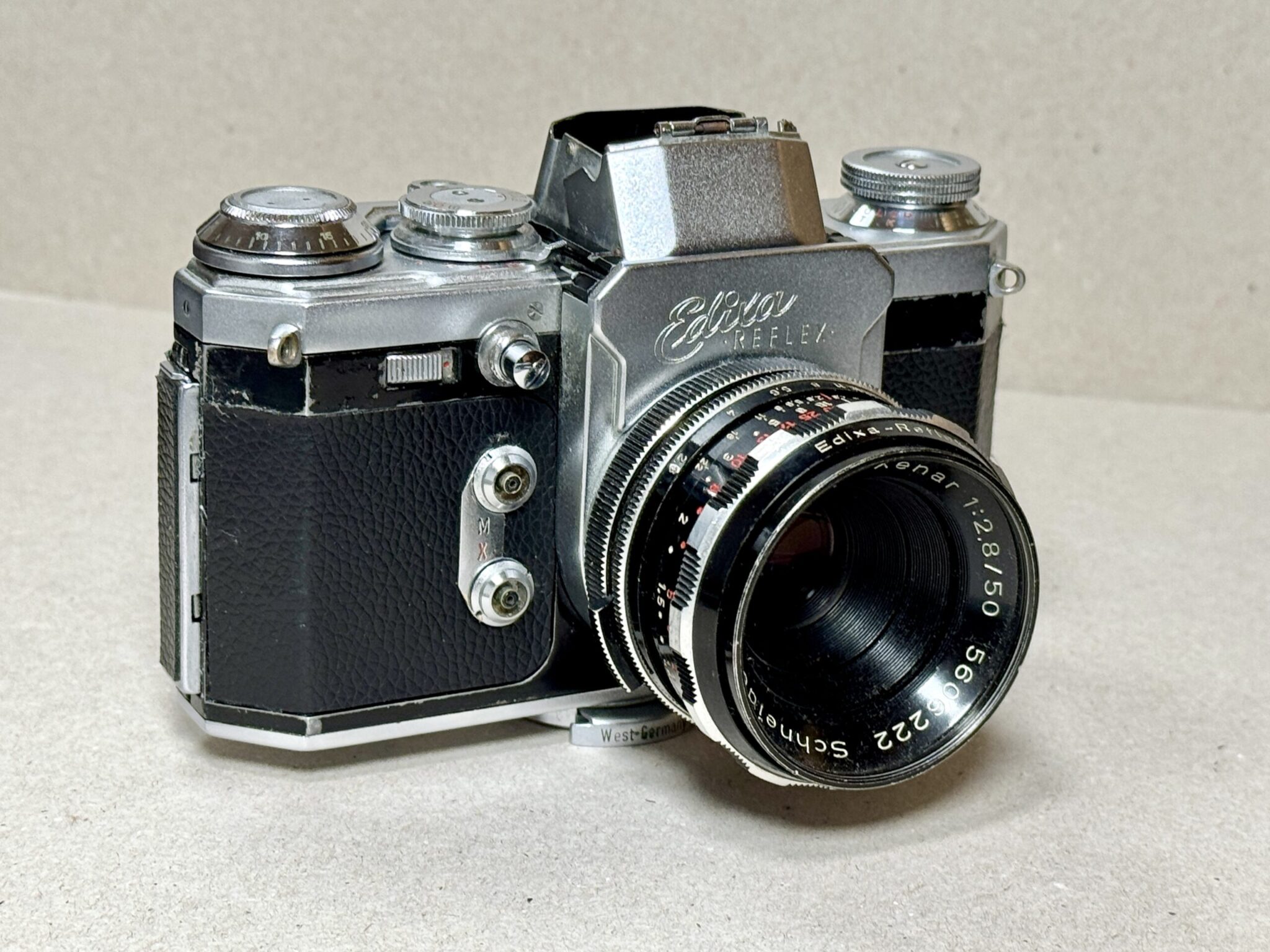 Edixa Reflex Modell II Portrait der Spiegelreflexkamera Edixa Reflex Modell II