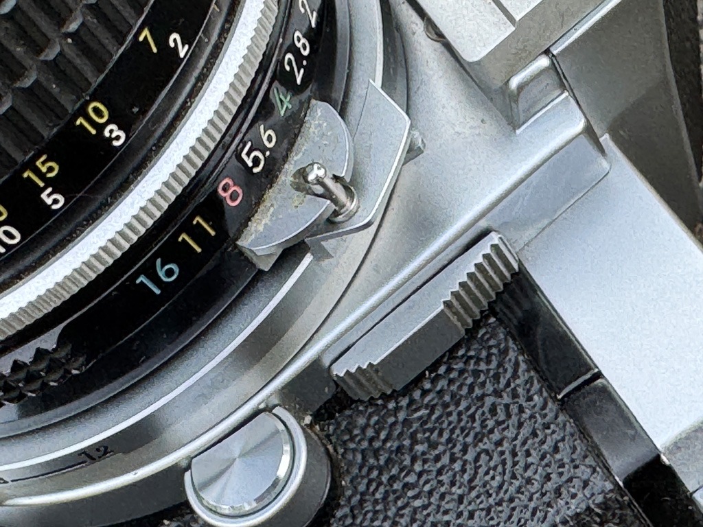 Nikkormat FT: Blendenkupplung bei Blende 5.6