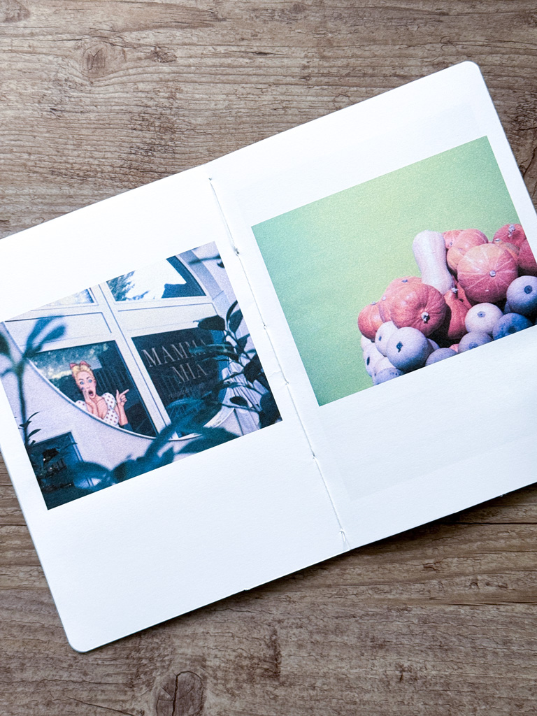 Zine 05 / Pentax auto 110 Beispielseiten Zwei Beispielseiten des PhotoZines 05, September 2026.